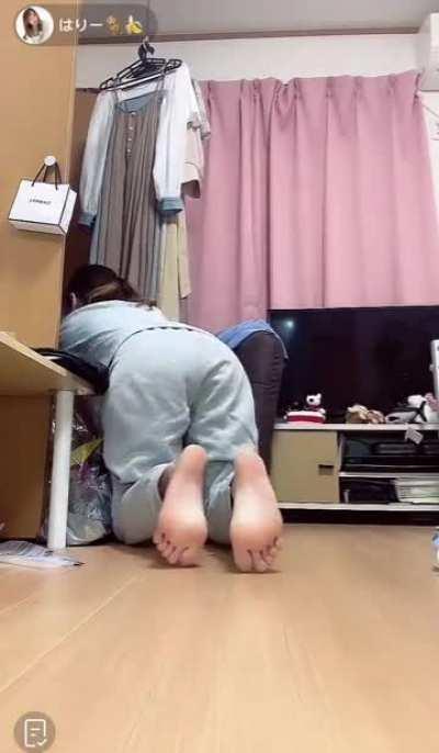 Japanese feet on TikTok live