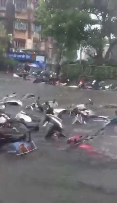 Flood in Mumbai, India. 2020 : The year that keeps on giving.