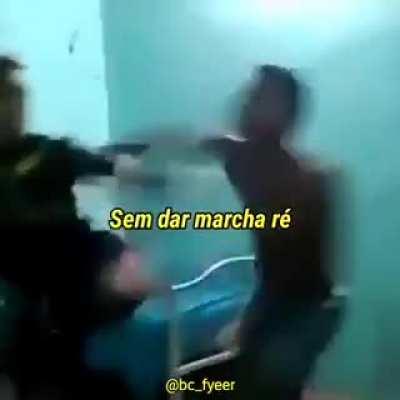 Baianos brigando para ver quem vai dormir primeiro