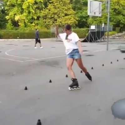 The spectacular skills of this girl