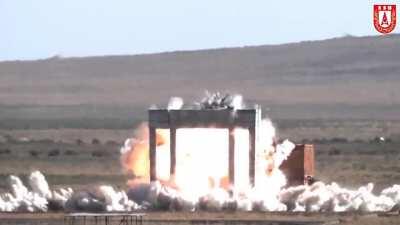 Slow-motion explosion of a penetrating warhead