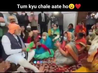 Modi go singing for Rahul Gandhi 