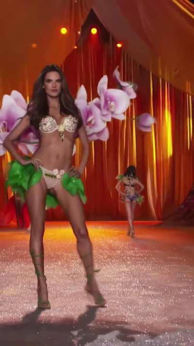 Alessandra Ambrosio... Victoria's Secret Fashion Show 2012