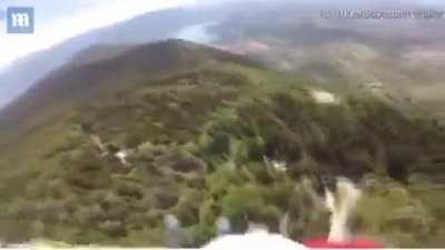 Paragliders collide mid air. Both survive a 4K feet plunge. May 2020