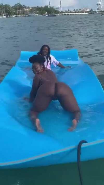 Amara La Negra Twerking