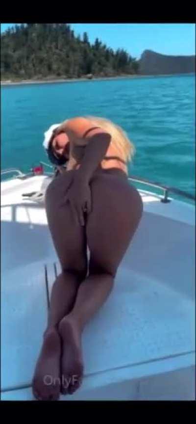 Boat fuck vid for you lads first