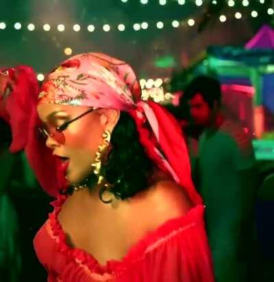 Rihanna in &quot;Wild Thoughts&quot; music video