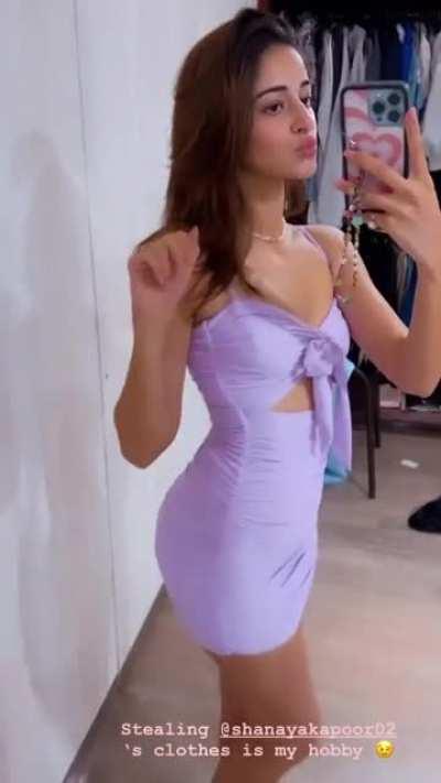 Ananya panday looking very hot in the dress on her story