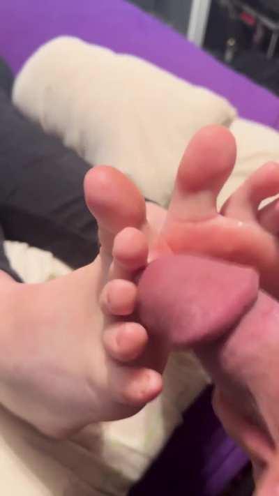 Does my cummy toes make you hard ?