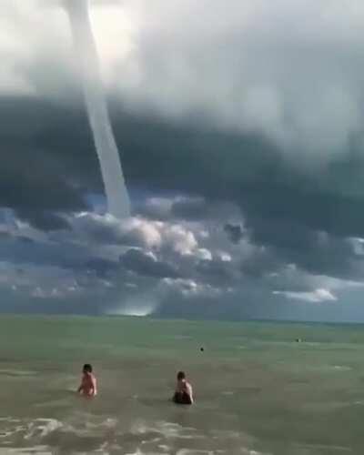 🔥 Waterspout over the Black Sea. It looks very impressive