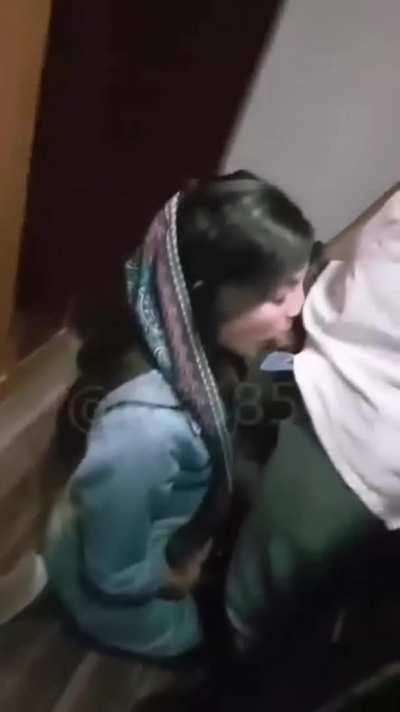 hot paki bhabhi 🔥🔥giving a perfect blowjob 👌to her boyfriend in lift 🛗 just look her her figure make your 🍆💦💦💦