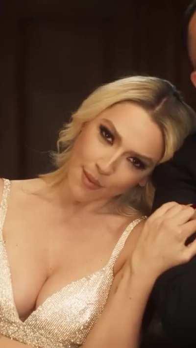 Hadise Ah, Oh, Ah sesi (Reyal)