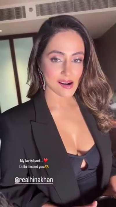 Sexy Hina Khan 