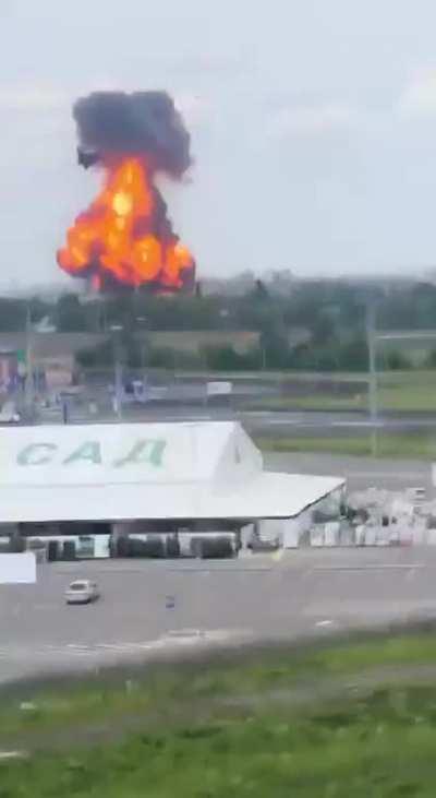 A girl captures the moment Russian heli destroys oil depot in Voronezh to not let Wagner have control of it