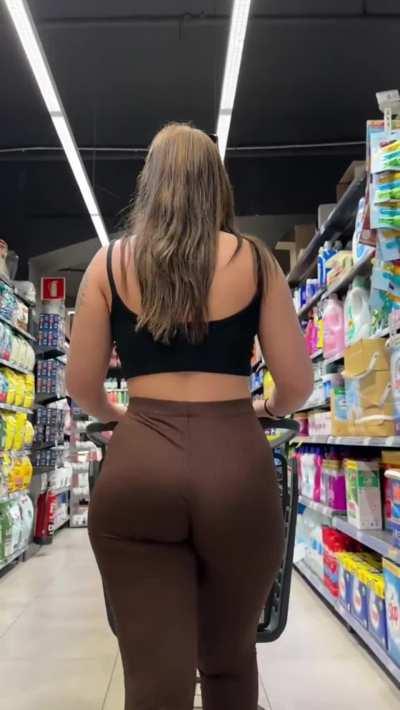 Rosa Jasmin Walking in Publix