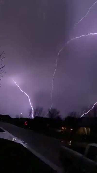 🔥 One of the most insane strike of lightning caught on camera (slow motion) in Kansas.