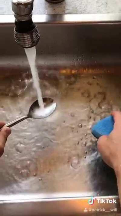 😱 What it feels like to wash a spoon! 😱