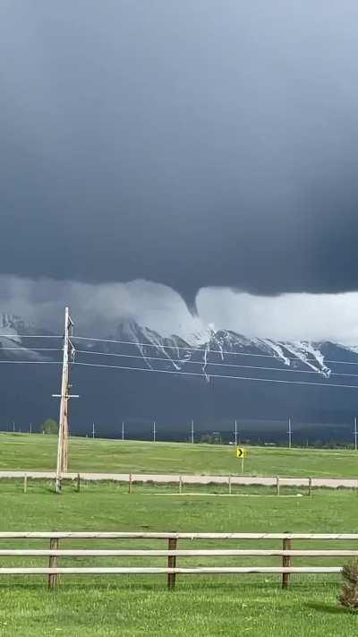 Funnel cloud/tornado over Mission Valley in Montana back in May - 📷 by @isleyreust