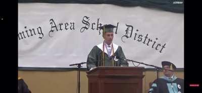 Valedictorian’s graduation speech gets cut off after he criticizes school’s administration