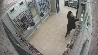 Broke girl robs optical clinic in Vaughan