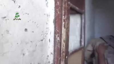 FSA fighters find themselves under fire while crossing an alley during fighting for the al-Ummal Neighborhood, Deir ez-Zor - 10/18/2013