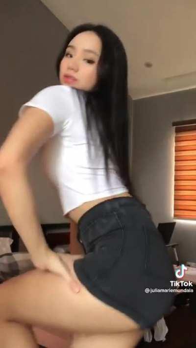 Julia🍑🍑🍑