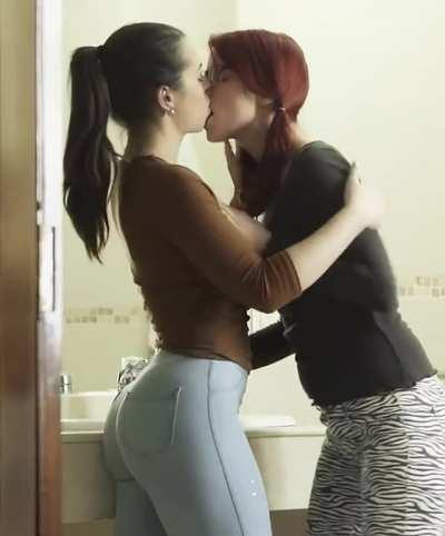 Ass Grab &amp;amp; Kissing