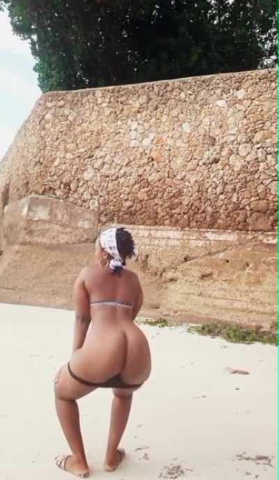 Beach Twerk