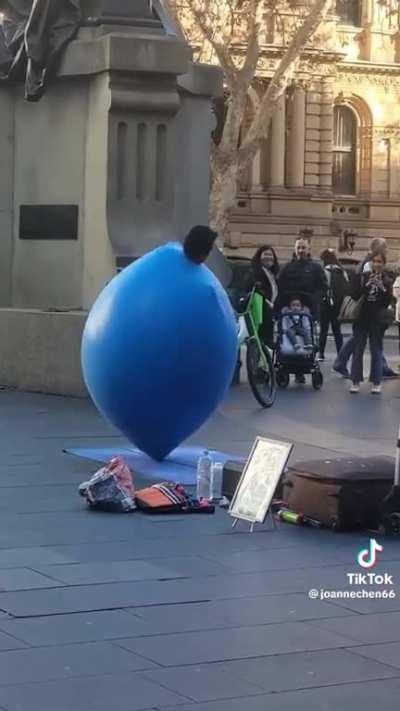 Street Balloon Performance