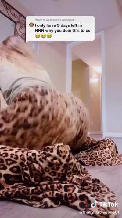 Cheetah print booty (do not unmute)