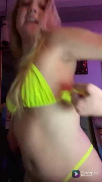 Bikini nipslip Instagram live (old clip)