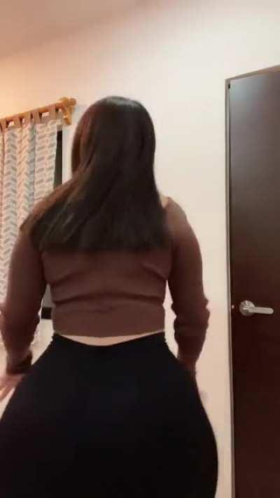 black usually makes a body look thinner but nothing can make this massive booty look small 😍