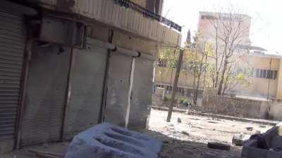 Al-Farouq Battalion fighters use a homemade slingshot to lob improvised explosives at Syrian Army positions - Homs - October 2012