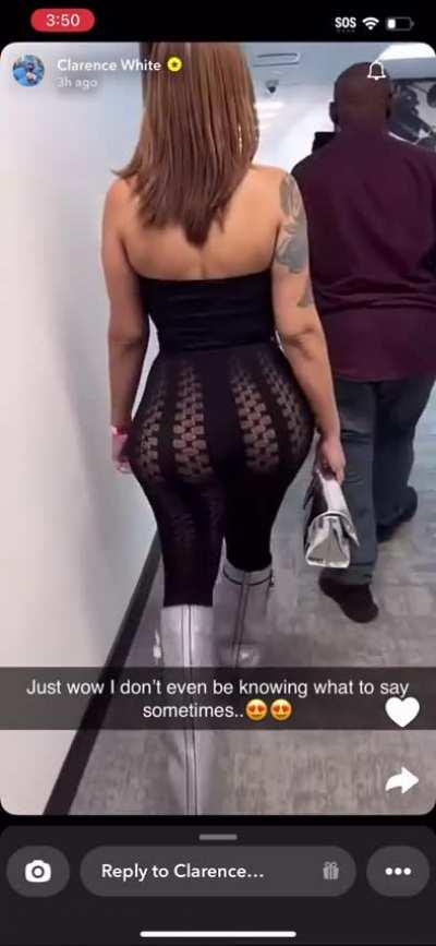 Queen Naija candid ass views