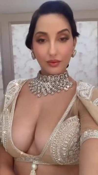 Nora Fatehi - I'm not looking at her face 🍆🔥🔥🔥