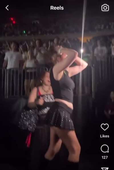 Kelley Heyer, creator of the “Apple” dance, was given a special moment at a Charli XCX concert before being interrupted by a fan 