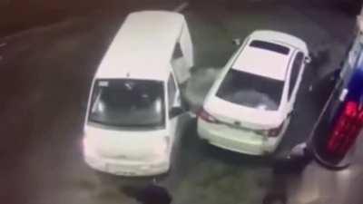 Man stops thieves trying to rob his car with a gasoline shower