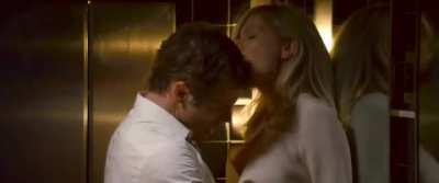 Kirsten Dunst sex in the bathroom