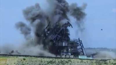 How the giant bucket wheel excavators (largest 'vehicles' on the planet, used for mining) are demolished