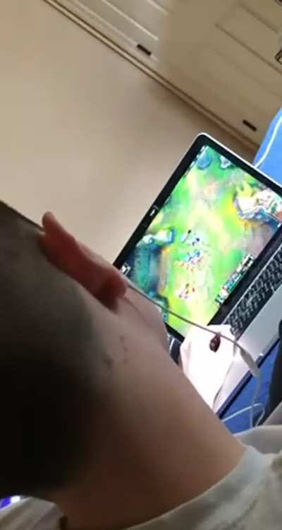 Jerking off behind my friend while he plays League 