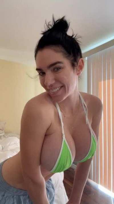 Tried on a new bikini top today… what do you think? 💚