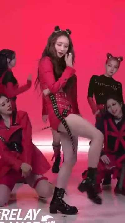 Dreamcatcher Sua and JiU being sexy!