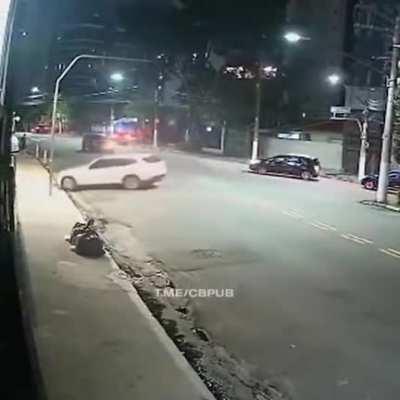 Bikers attempted to rob the driver in the car