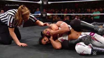 Shayna puts Bianca Belair to sleep (+ Bianca sexy and cocky ass shaking before the match)