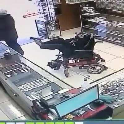 Man without arms commits armed robbery 