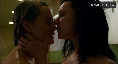 Taylor Schilling and Laura Prepon - Orange is the New Black (5x09)