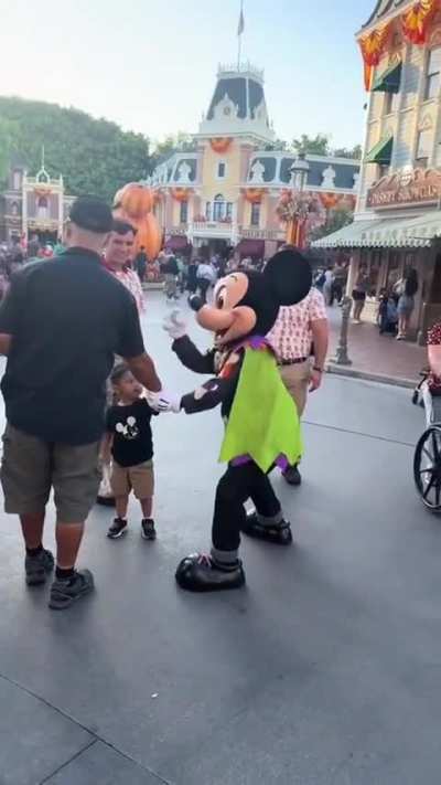 Mickey Mouse scolds a parent at Disneyland for being on their phone and not watching their kid after the child ran into him and fell down