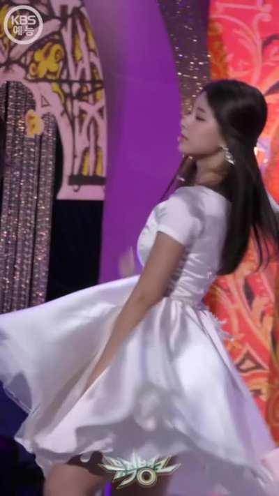 Tzuyu twirl