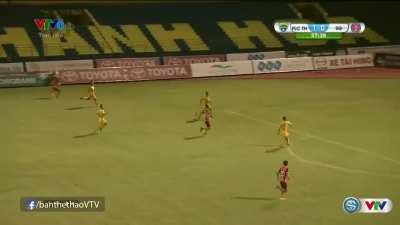 Brilliant free-kick tactic from the Vietnamese league