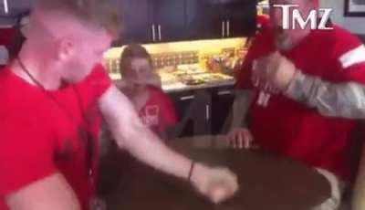 Larry the Cable Guy snaps guy's arm during arm wrestling